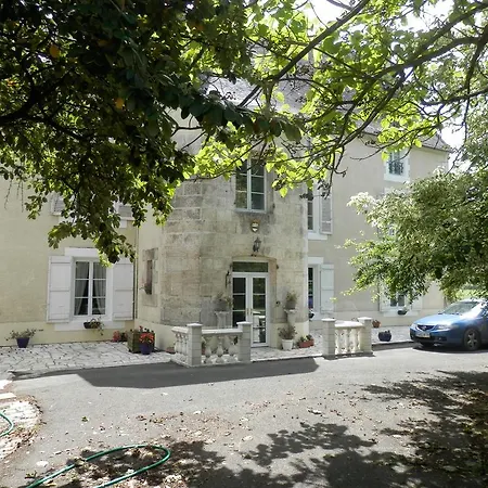 Chateau Nocleg ze śniadaniem 3*